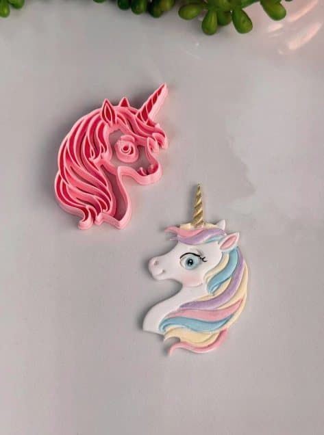 Cortador de unicórnio impresso em rosa e a peça de pasta americana com crina colorida